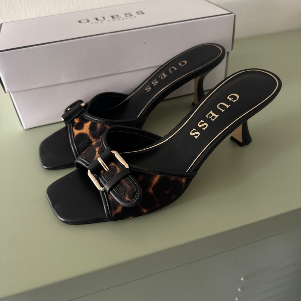 NWT GUESS Dista Buckle Kitten Heel Dress Sandals